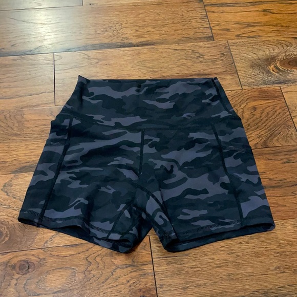 Pants - Camo Biker Shorts with Pockets